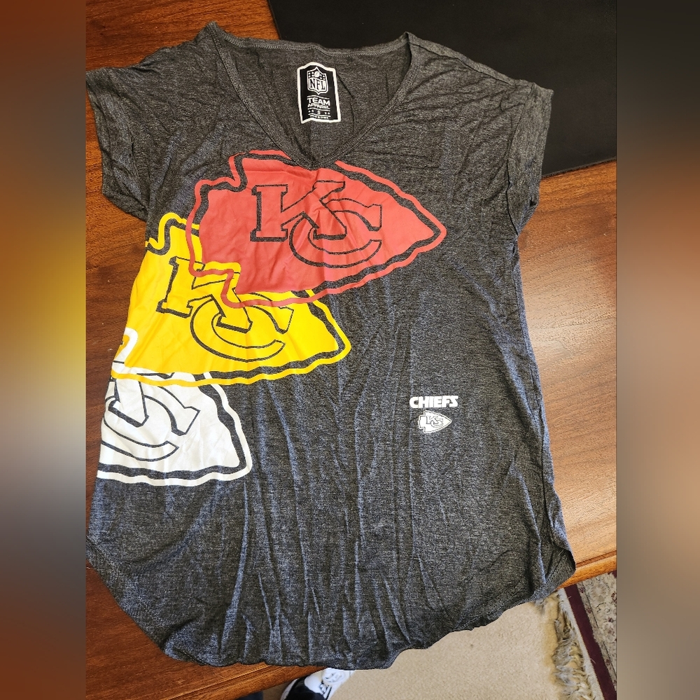 NWT Kansas City Chiefs Tee - Picture 2 of 3